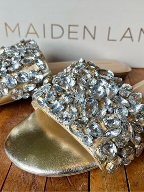 6 M, gold leather and rhinestones.